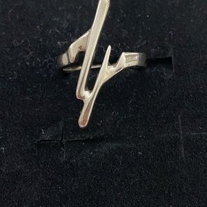 925 silver ring . size: 6